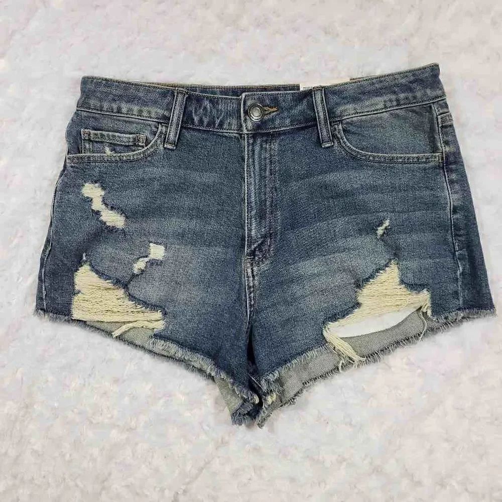 NWT SO Super High Rise Cutoff Short Medium Wash size 13 31W